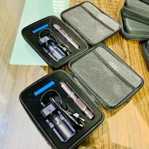 La "lámpara laparoscópica" de Kara Mediclust probablemente se refiere a la fuente de luz incorporada de la laparoscopía, un componente esencial en cirugías mínimamente invasivas. - Product Image 1