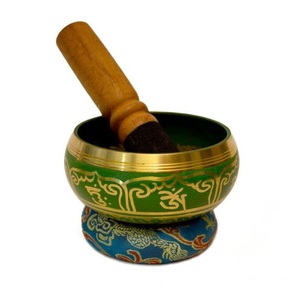 Bol chantant tibétain en métal pour le yoga et la pleine conscience, fait à la main et durable - Product Image 2
