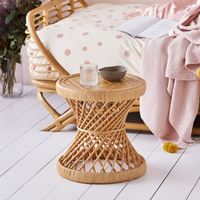 Table de style artistique avec rotin tissé et table basse ronde en bambou pour terrasse jardin maison