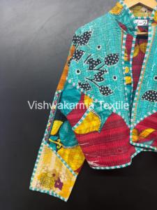 Veste courte matelassée Kantha vintage, finition artisanale, réversible, patchwork écologique, col roulé, tricotée, boutonnée, pour femme, automne - Product Image 3