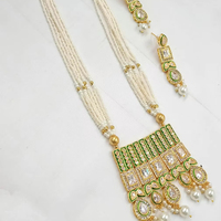 Elegante Collar Étnico Tradicional Chapado en Oro con Flores, Joyería India de Aleación de Lujo para Mujeres y Niñas, Perla con Imperfecciones