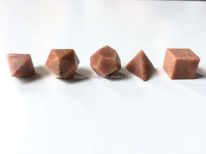 Vente en gros 5pc Peach Moonstone Set sculpté dans le style Feng Shui Géométrie sacrée Solides platoniques Énergie divine Méditation Love Style - Product Image 2