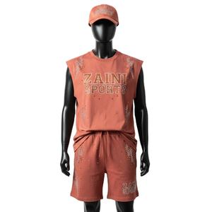 Conjunto de camiseta sin mangas y pantalones cortos para hombre, de algodón premium, suave, con pedrería de colores, transferencia térmica, logotipo personalizado. - Product Image 1