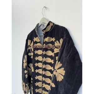 Chaqueta de bombardero de algodón y terciopelo Suzani hecha a mano para mujer, abrigo Suzani bordado de tela de terciopelo corto con cuello vuelto - Product Image 2