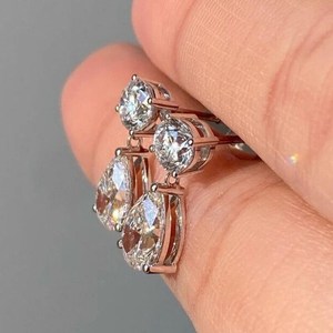 Boucles d'oreilles en diamant de moissanite blanche clarté VVS belles boucles d'oreilles en argent sterling à vis bijoux personnalisés et bijoux Hip Hop - Product Image 4