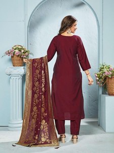 Ensemble Kurta en tissu romain élégant pour femmes avec dupatta, travail à la main, manches trois quarts, pantalon en soie romaine mi-long, toutes tailles - Product Image 2