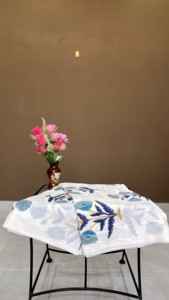 Tela de Algodón con Estampado Floral Blanco Hecho a Mano: Tela de Estilo Sanganer para Confección de Vestidos por Yarda - Product Image 3