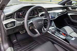 Audi RS6 Avant Performance 2025 d'occasion, 2 000 milles, V8 biturbo de 621 ch, très bien équipée, freins en céramique - Product Image 4