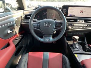 Offre Spéciale : Lexus ES 350 F Sport Handling FWD 2023 - Prêt à être expédié - Product Image 2