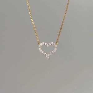 Collier délicat en moissanite chrétienne en forme de cœur, pendentif en or en forme de cœur, cadeau de fête pour femmes - Product Image 1