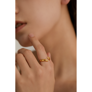 Anello Placcato Oro 18K con Intarsio in Resina, Gioiello Casual Trendy con Fascia Geometrica e Numero in Stile Religioso - Product Image 2