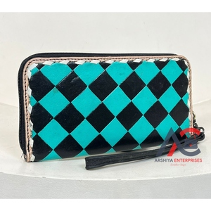 2025 vente en gros nouveauté motif à carreaux en cuir repoussé à la main femme pochette de luxe en cuir véritable porte-carte bracelet portefeuille - Product Image 1