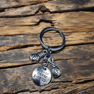 N'abandonnez jamais la boxe porte-clés de gymnastique en métal motivationnel pour hommes porte-clés de voiture élégant <span class=keywords><strong>prix</strong></span> usine - Product Image 4