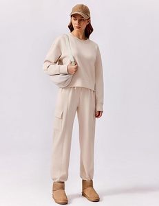 Fabricante de sudaderas elegantes de moda para mujer Top corto de manga larga de gran tamaño cómodo y de moda - Product Image 6
