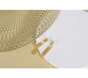 Boucles d'oreilles dorées audacieuses et classiques |   Bijoux de luxe pour femmes avec un design artisanal unique - Product Image 1