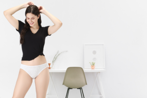 กางเกงในบิกินี่เอวต่ำสีล้วนสำหรับผู้หญิงชุดชั้นในผ้าสแปนเด็กซ์ย้อมสีล้วนสวมใส่สบายป้องกันแบคทีเรีย - Product Image 4