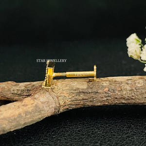 Boucles d'oreilles clous en or massif 14 carats avec diamant naturel en forme de foudre - Cadeau de luxe pour femme - Product Image 1