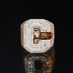 Anillo de Plata de Ley 925 con letras personalizadas con VVS totalmente helado D Baguette incoloro diamantes cultivados en laboratorio para fiesta - Product Image 1