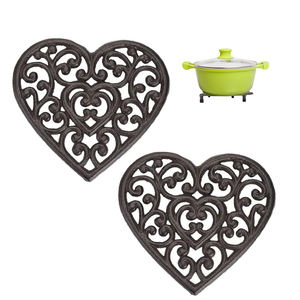 2025 Hot Selling Metallic Silver Plated Heart Shape Design Modern Size Metal <b>Trivet</b> for Hot Dishes Pot for Home and <b>Kitchen</b> Use - Product Image 4