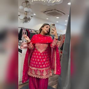 Ensemble sharara salwar kameez en coton de luxe avec haut orné de broderies lourdes et pantalon palazzo avec dupatta pour sorties décontractées, directement de l'usine - Product Image 4