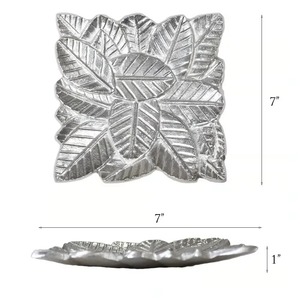 Bandejas de Servicio Modernas de Metal con Diseño de Hojas, Bandeja Decorativa Brillante para Mesa, para el Hogar y Suministros para Regalos de Exportación - Product Image 4