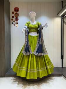 Laxmi Lifestyle Chaniya Choli en pur coton pour la vente en gros, avec blouse rembourrée, design traditionnel fait main, évacuation de l'humidité, toutes saisons - Product Image 2