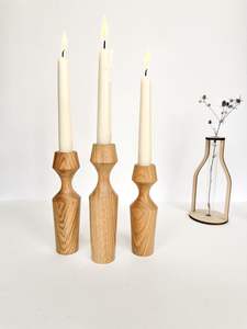 Porte-bougie en aluminium et bois fait main pour 4 bougies, nickel brut, couleur et taille personnalisables, décoration de table, Noël - Product Image 3