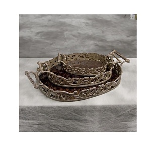 Bandeja de Metal Hecha a Mano de Lujo, Estilo Antiguo, con Detalles Intrincados, Acabado Pulido, Duradera, para Decoración del Hogar o Bodas - Product Image 2