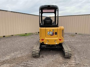 Miniexcavadoras CAT 302.7CR 2024, excavadora pequeña, perfecta para construcción, paisajismo y trabajos pesados, con rendimiento hidráulico compacto. - Product Image 6