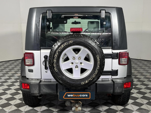 รถจี๊ปแรงเลอร์ ปี 2010 รุ่น 3.8 ซาฮาร่า 2 ประตู เกียร์ออโต้ พวงมาลัยขวา คุณภาพดี ราคาประหยัด มือสอง - Product Image 6