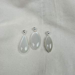 Colgante fino de Plata de Ley 925 con piedra lunar blanca cabujón piedra preciosa hecha a mano forma de pera diamante chapado en oro al por mayor - Product Image 6