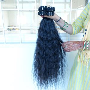 หนังกําพร้าดิบ 100% จัดตําแหน่งการประมวลผลทางเคมีไม่มีที่รวมกลุ่มเวอร์จินธรรมชาติสีดําหยิกวัดอินเดียต่อผมมนุษย์ - Product Image 6