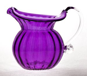 เหยือกน้ำเรซินโพลีเอสเตอร์พร้อมลวดลายหมุนสำหรับห้องครัวของขวัญคริสต์มาสดีไซน์คลาสสิก - Product Image 3