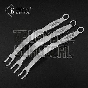 TRUSMILE Instrument dentaire chirurgical en acier inoxydable à 3 broches pour écarteur de joue Minnesota - Product Image 3