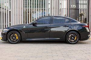ALFA ROMEO GIULIA QUADRIFOGLIO 2018 USADO, Volante a la Izquierda/Derecha - Product Image 3