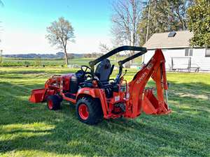 Tractor Agrícola 4x4 Bx23s 2022 de 22HP con Transmisión de Engranajes, Motor, Bomba y Componentes de Caja de Cambios, Alta Productividad - Product Image 3