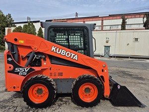 2018 Kubota SSV65 Minicargadora diésel con cargadora frontal y cargadora de ruedas Cilindro hidráulico Eaton de alta eficiencia - Product Image 2