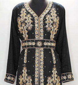 Caftan islamique modeste de haute qualité en Georgette noire et or brodée à la main fabricant indien à col haut musulman traditionnel - Product Image 2