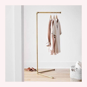 <span class=keywords><strong>2025</strong></span> 뜨거운 판매 현대 가정 필수품 세련 된 저장 및 표시를위한 키 큰 강철 옷 스탠드 - Product Image 1