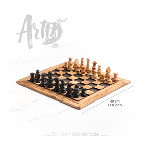 ArtisRaw Classy Jeu d'échecs noir fait à la main en bois d'olivier avec pièces d'échecs et plateau - Product Image 2