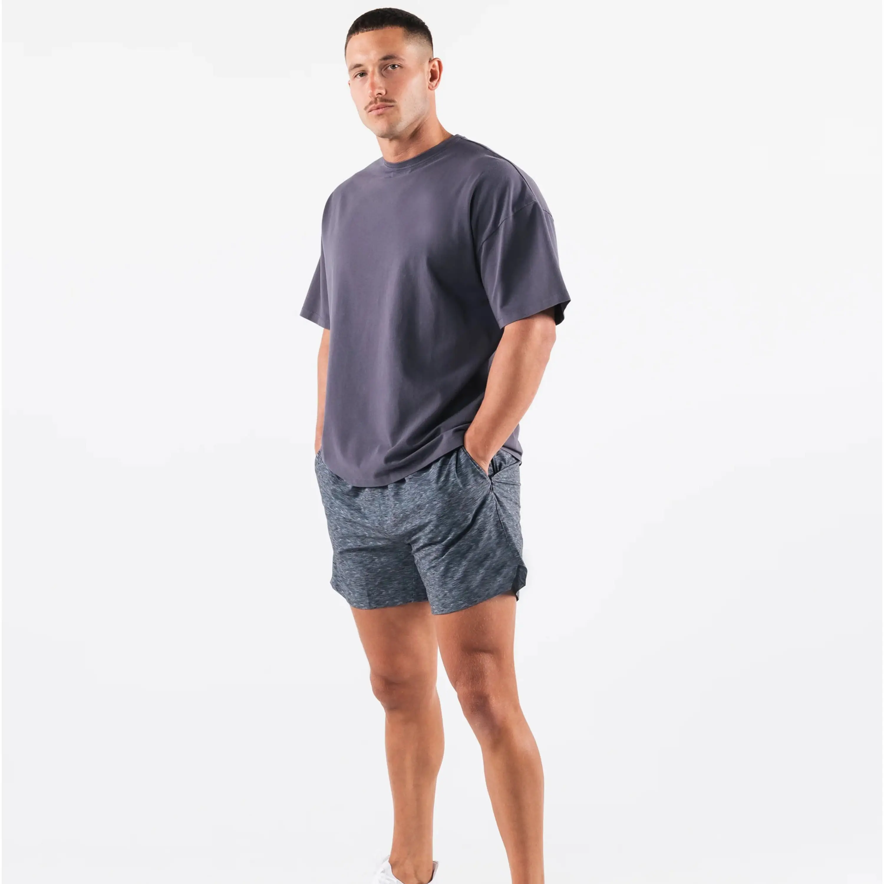 नई स्टाइल ब्लैंक पुरुषों की ओवरसाइज़ टी-शर्ट थोक बड़ी और लंबी हैवीवेट टी मटल रंग ओवरसाइज़ उच्च गुणवत्ता
