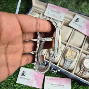 Montre de luxe bicolore Iced Out pour homme, aspect diamant, argent et or, en acier inoxydable argenté, style serti de pierres à haute brillance - Product Image 2