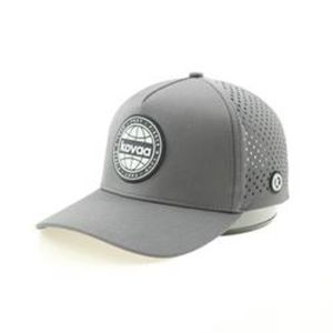 Sombrero de camionero de ala curvada con agujero perforado cortado con láser impermeable con logotipo de PVC de goma de 5 paneles personalizado - Product Image 1