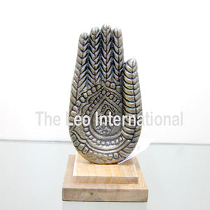 Statue décorative pour fête, sculpture artisanale en aluminium avec base en bois, lot de 2 - Product Image 2