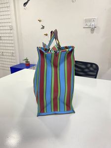 กระเป๋าช้อปปิ้งทำจากไนลอนแบบมีซิปใช้ซ้ำได้กระเป๋าชายหาดทำด้วยมือทำจากผ้าทอทำด้วยมือเป็นมิตรต่อสิ่งแวดล้อมผลิตจากอินเดียได้ตามต้องการ - Product Image 2