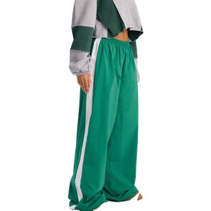 Ensemble de survêtement pour femmes, col rond, coupe courte, en molleton de coton, avec pantalon large à rayures latérales, fabricant, marque privée, fournisseur OEM - Product Image 3