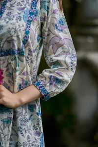 Robe bohème Lolanthe en coton imprimé à la main, décontractée, occasionnelle, en pur coton, à fleurs, blanche et bleue, été, fabriquée à la main, mode éthique - Product Image 5