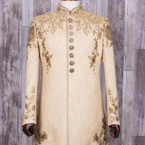 2024 Party-Wear Adultos Bodas Elegante Sherwani Pant Tela de seda cruda Zardozi Zapato bordado de un solo pecho Tallas grandes (XL) - Product Image 1