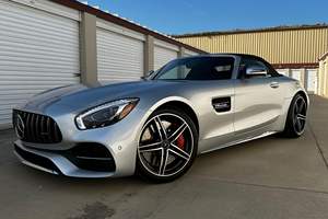 Mercedes-AMG GT C Roadster 2018 Usado, 6100 Millas, Motor V8 Biturbo, Paquete AMG Dynamic Plus, Proveniente de Clima Cálido - Product Image 2