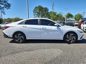 Nuevo/Usado 2025 para ELANTRA SEL 2.0L I4 Automático, Asientos de Cuero Blancos, Techo Solar Panorámico, Faros LED en Venta - Product Image 2